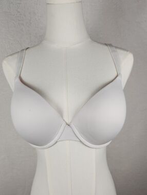 PINK Victoria's Secret Smooth White Padded Underwire Bra Size 34DDD / 34F